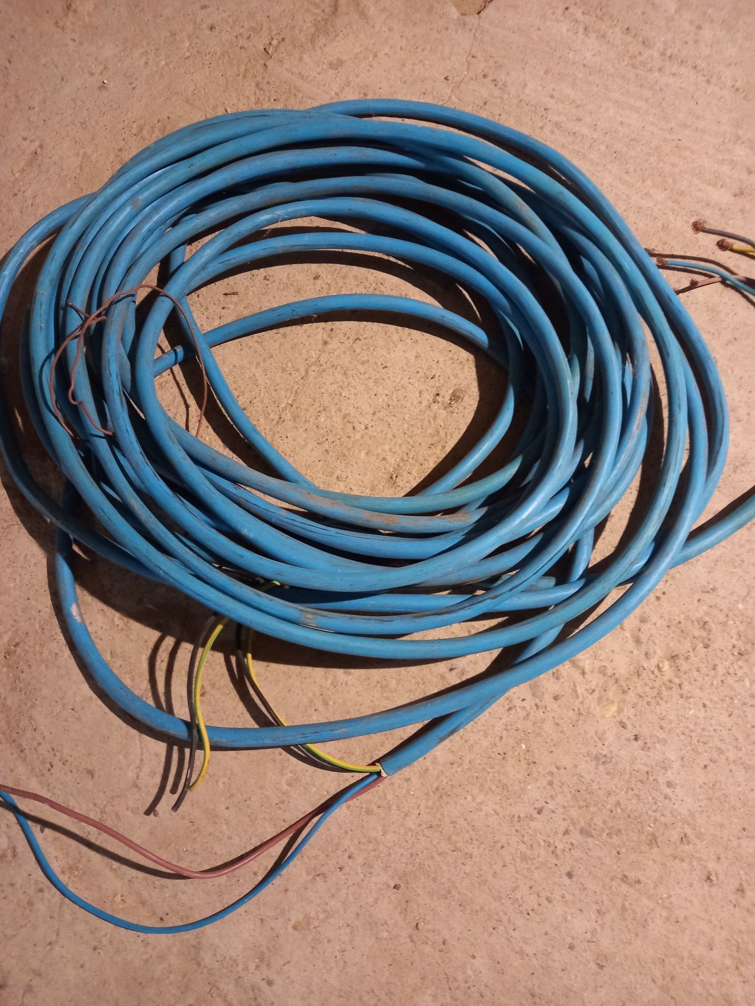 Cablu trifazic cu 4 fire
