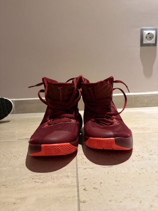 Продавам спортни обувки на найк