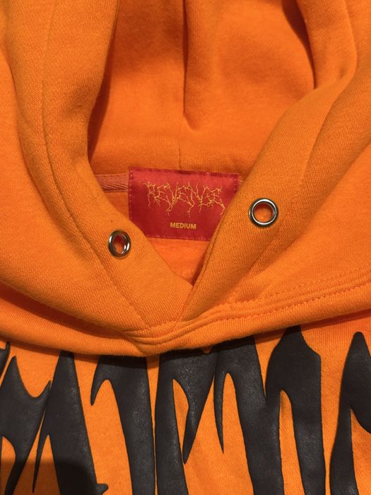 Суитър Revenge – оранжев, нов М