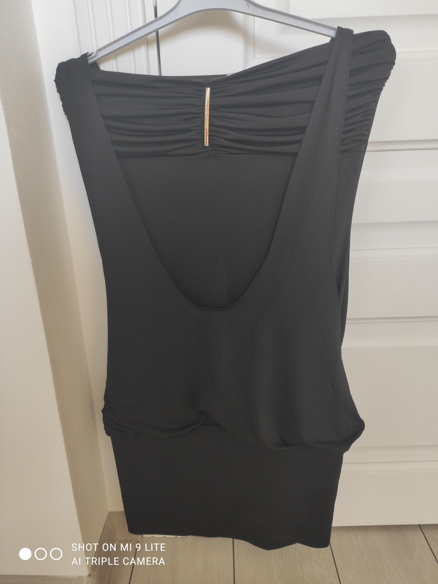 Rochie neagra mulată