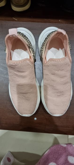 Сникърси Reebok.Розови сникърси.Guess  златисти