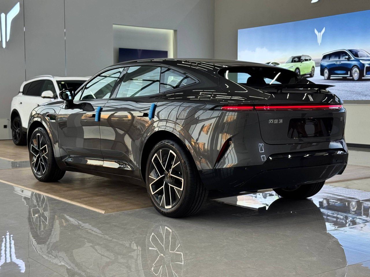 Avatr 11 Full — 760 km, 2025, Full Electric AWD.