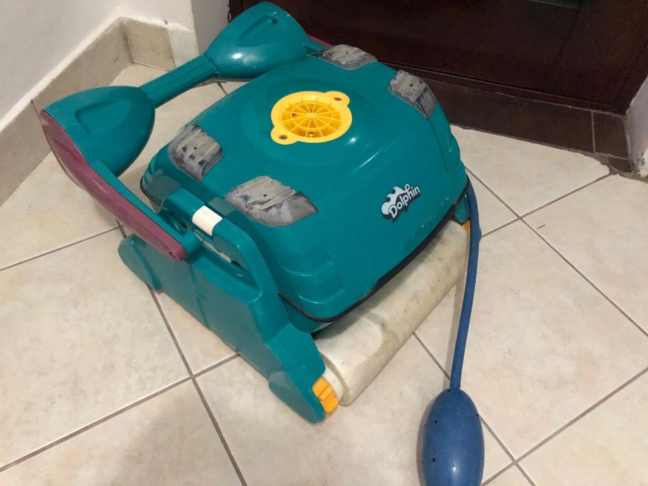 Robot aspirator curatare intretinere piscina Dolphin vintage