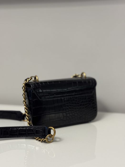 Дамска чанта Guess