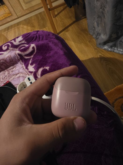 Vând căști jBL noi folosite de 5 ori maxim