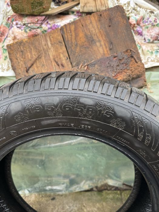 Vand 4 anvelope iarna Dunlop 195/65 r15