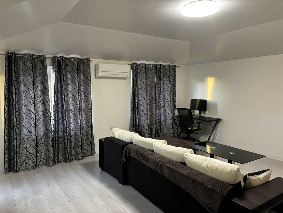 Тристаен апартамент в район Център