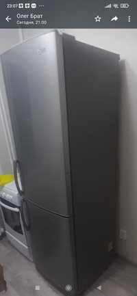 Холодильник LG, в идеальном состоянии 100000