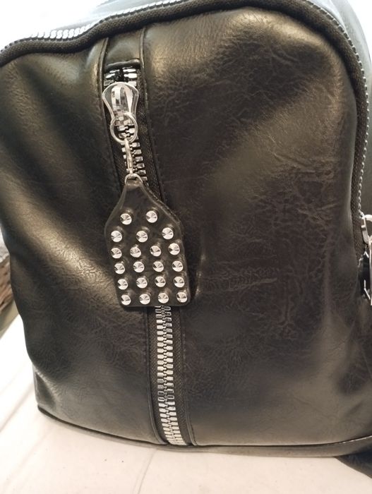 Черна Кожена раница