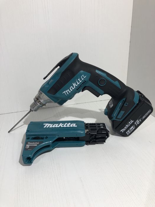 Mașină de însurubat Makita DFS 452