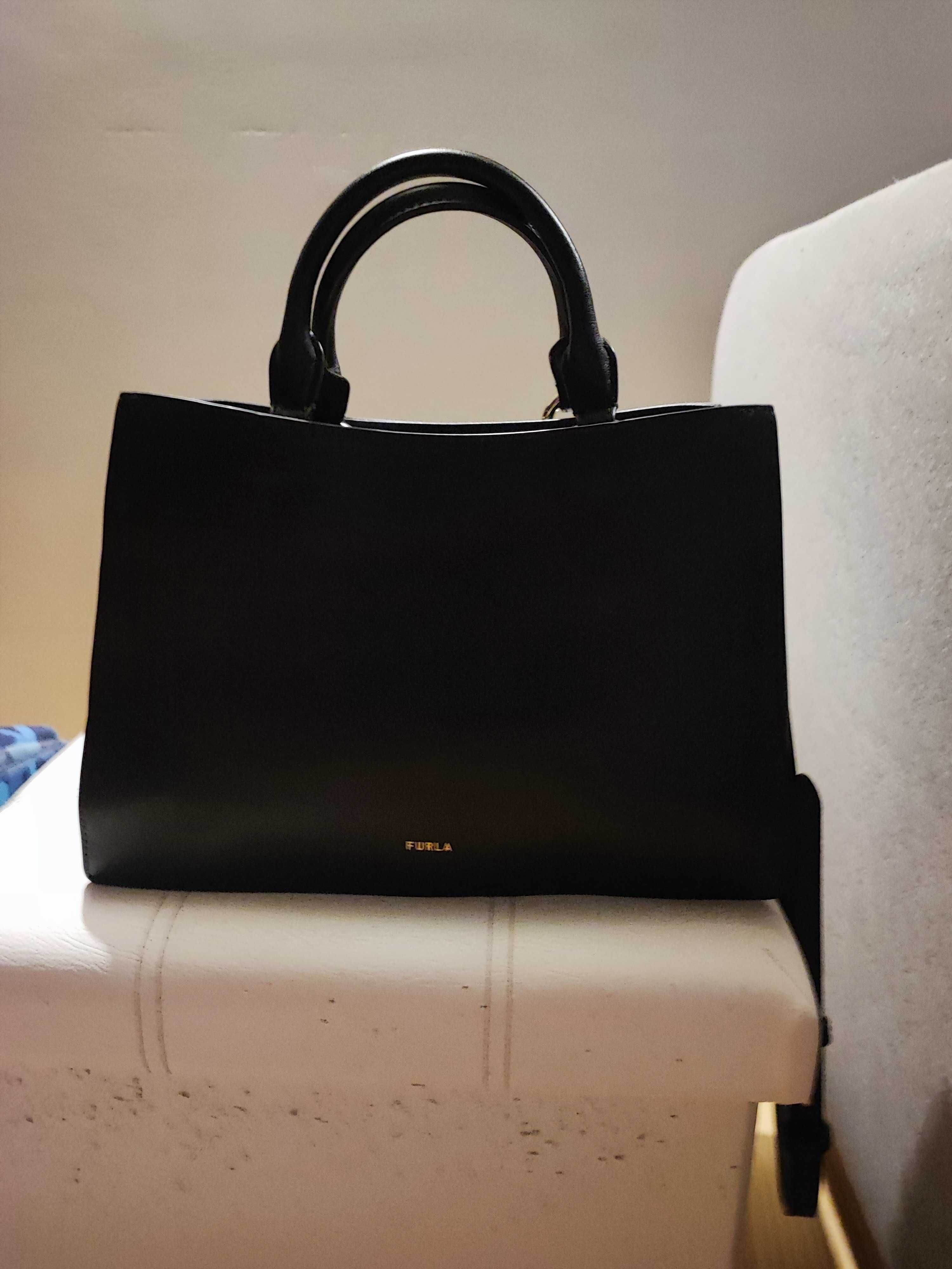 Черна чанта Furla