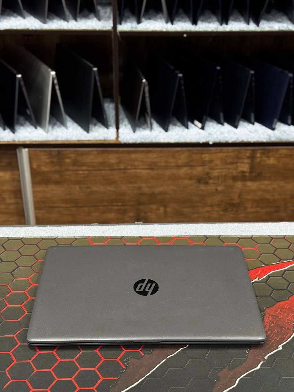 Hp notebook sotiladi xolati ishlashi yaxshi!!