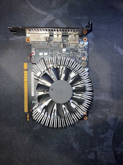 ASUS GeForce GTX 1050 2GB – отлично състояние, почти нова!