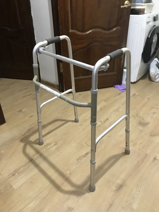 Продам ортопедические ходунки