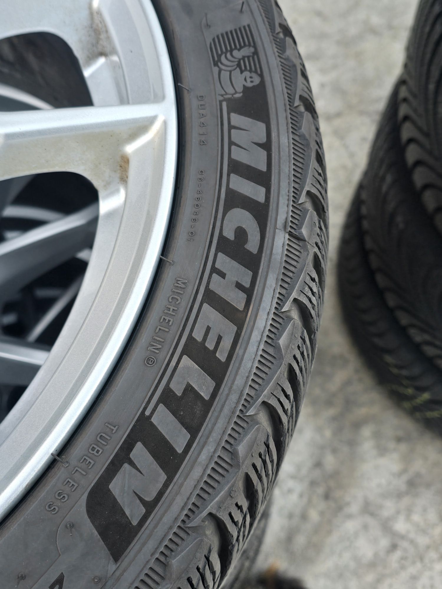 4 Броя 225/40/18 Michelin 2x6,5mm 2x5,8mm