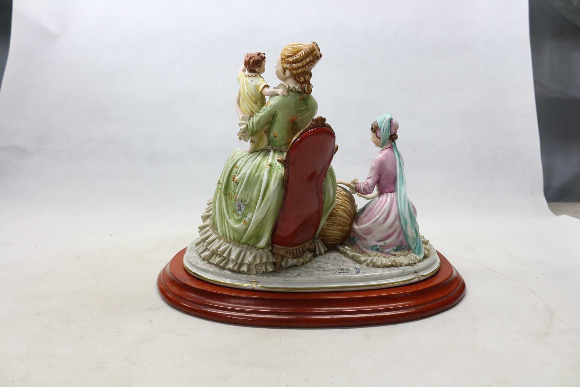 Статуэтка из фарфора Мама Capodimonte