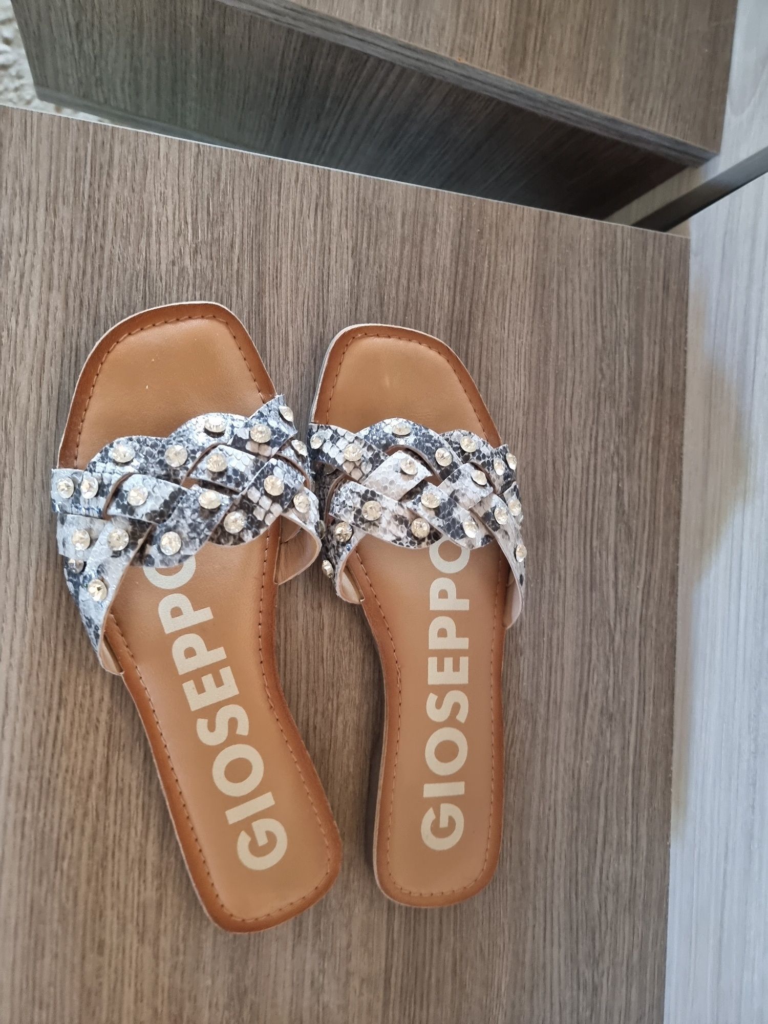 Дамски чехли Gioseppo