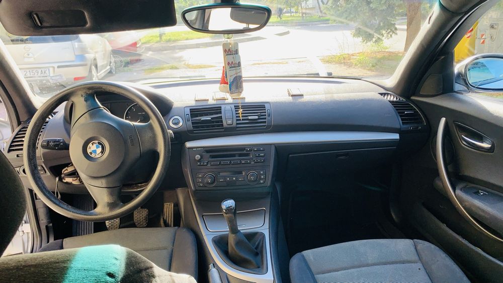 Продавам BMW 120D