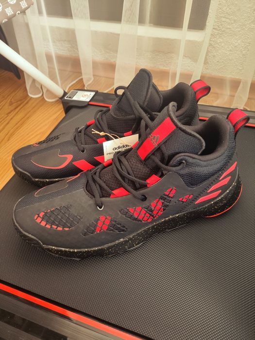 Чисто нови маратонки Adidas