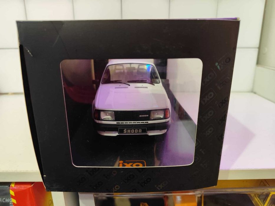Продавам модел на Skoda 130 L, 1988 мащаб 1/18 на фирма Ixo