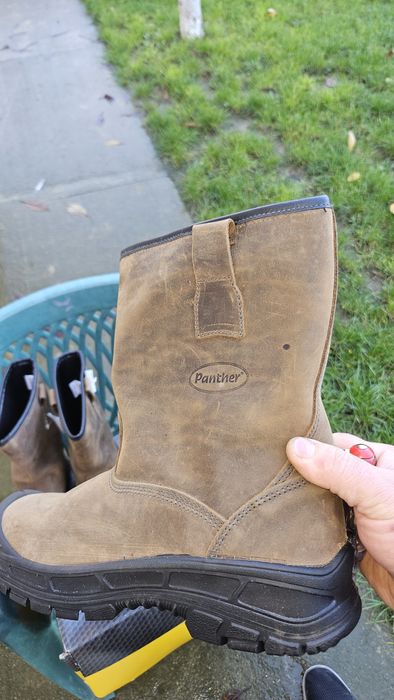 Cizme , bocanci si vesta lucru noi