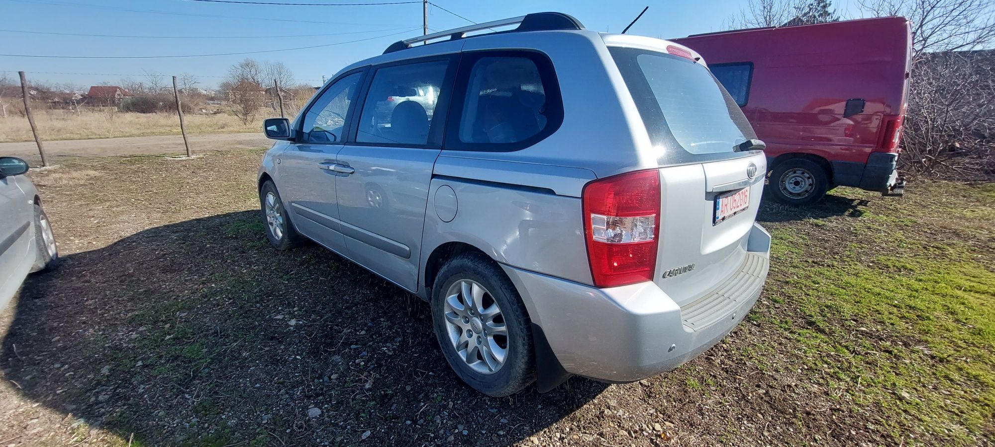 Dezmembrez sau vând întreg kia carnival 2009 motor 2.9 automat