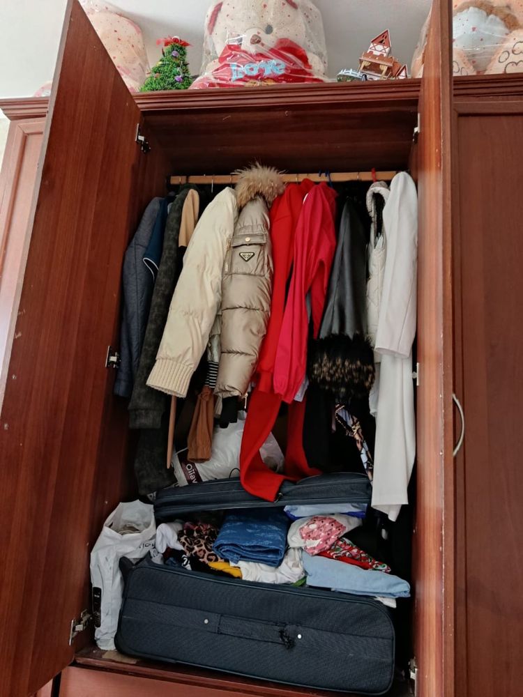 Кизлар кийимлар бор