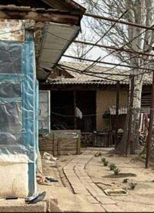 Uy hovli sotiladi 4.2 sotix