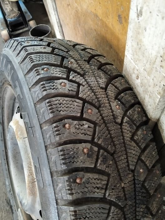 Шипованная резина с дисками R15