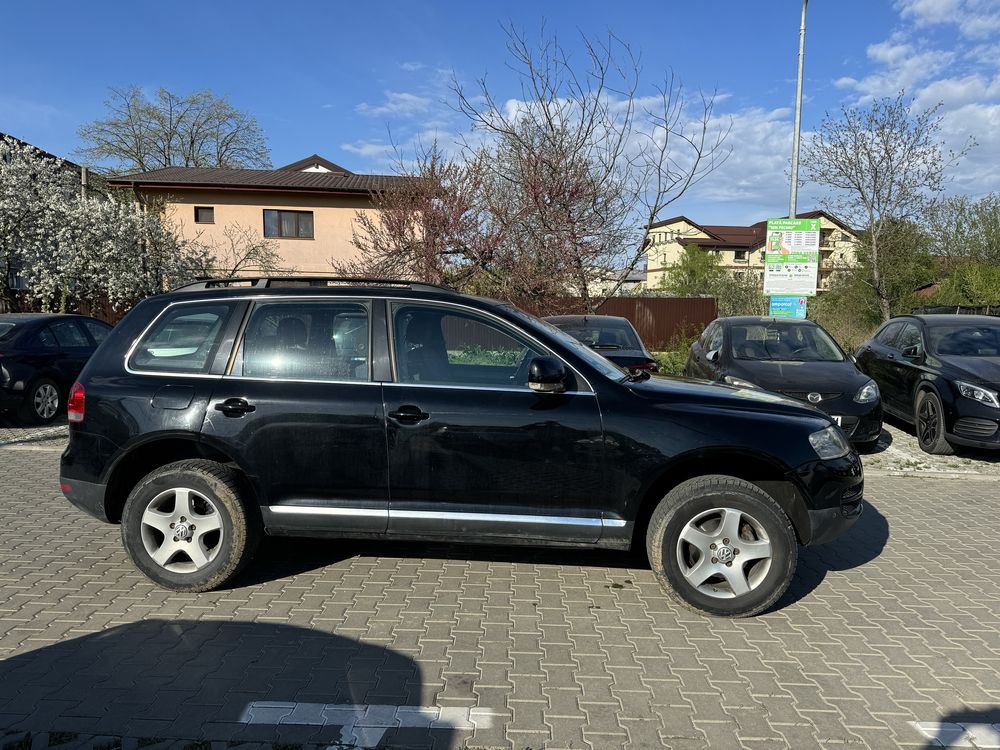 Vand Touareg 7L Negru 2.5 Diesel Automat