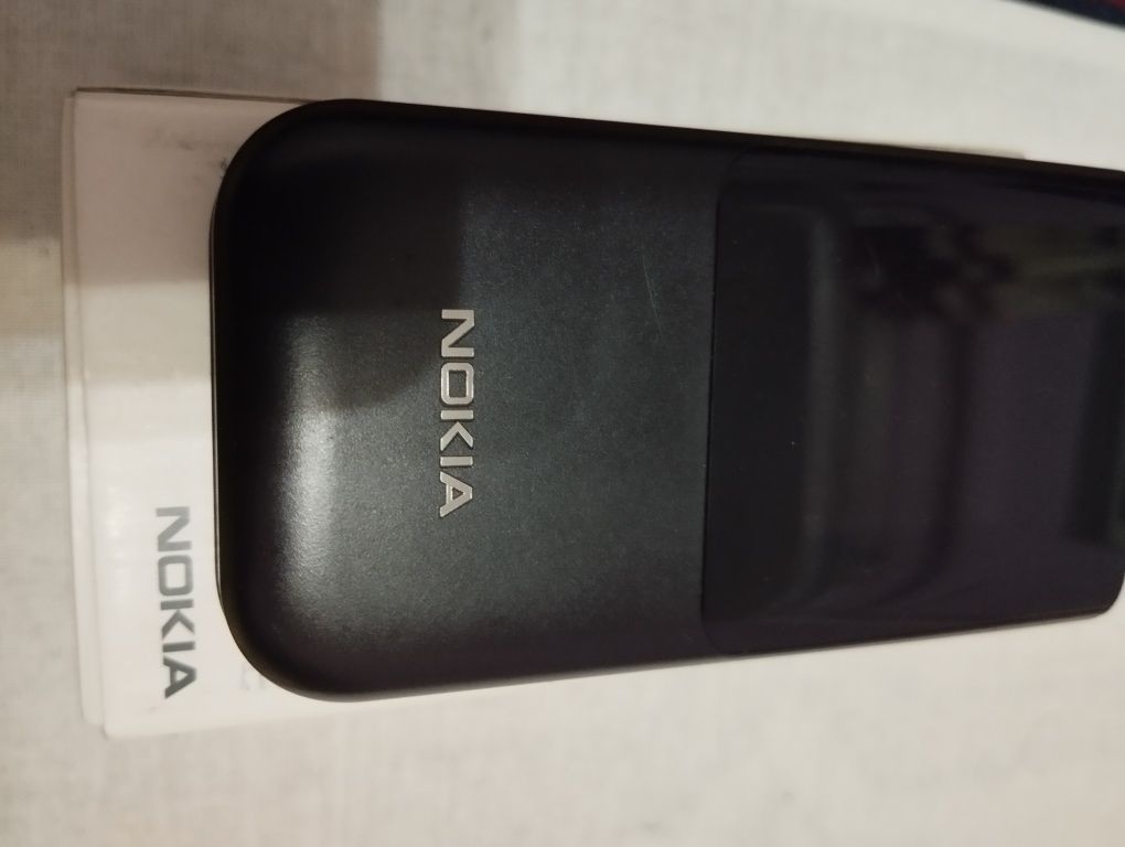 Телефон. NOKIA 2720