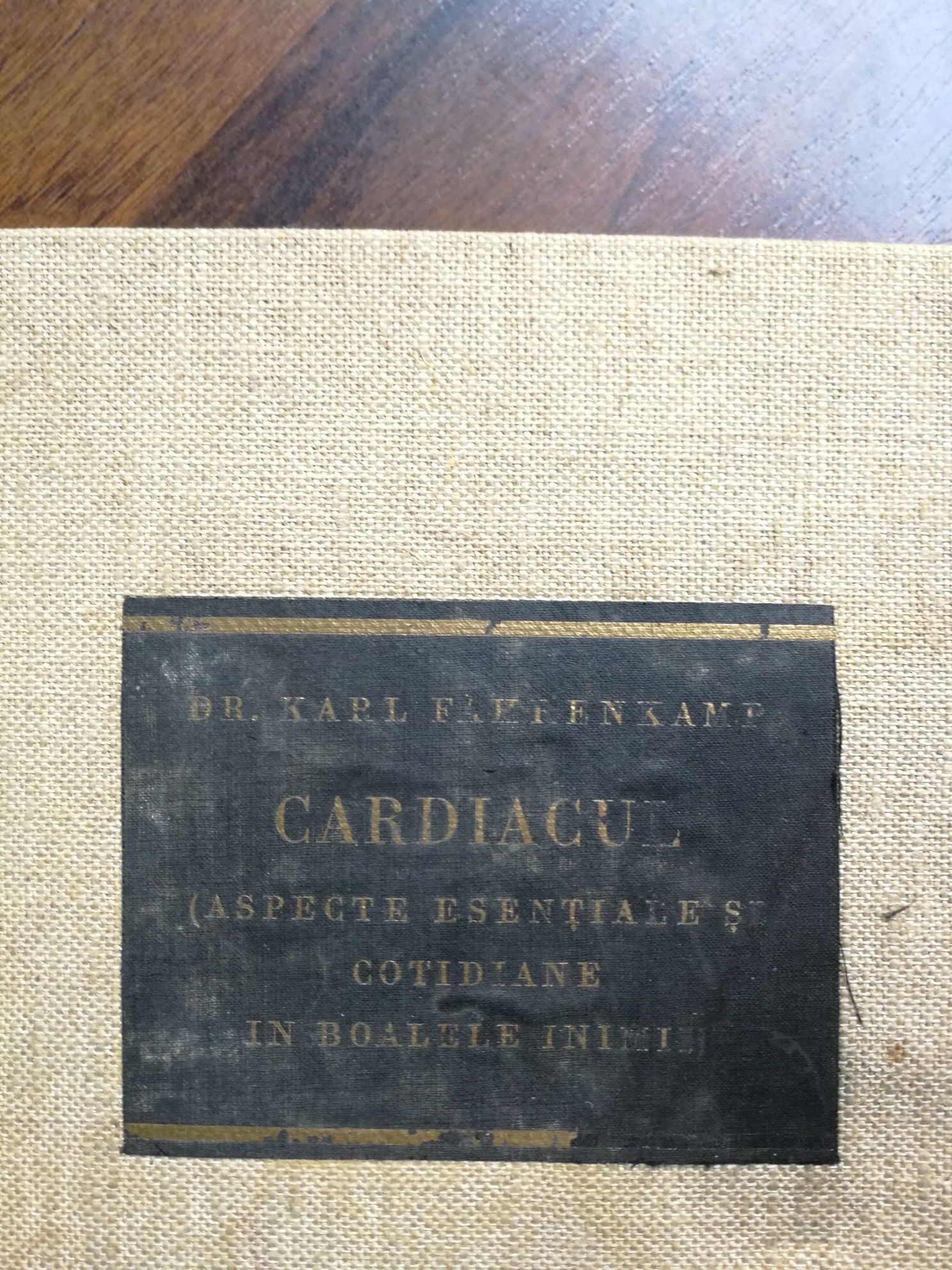 Carte veche de medicina (cardiologiei)