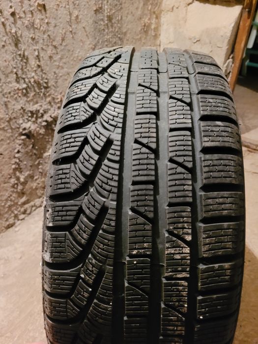 Anvelopa / cauciuc Pirelli 225 40 18 m+s iarna ca nou