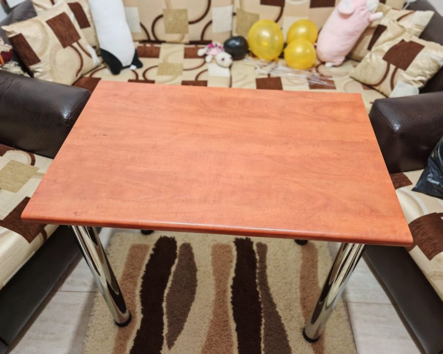 Masa bucatarie 90/60 fin blat termorezistent.Stare perfecta.