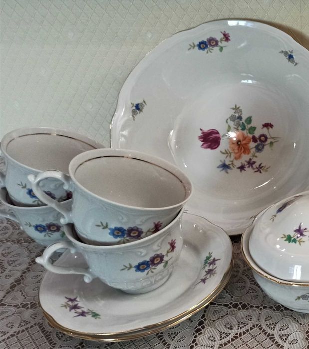 Сервиз на шесть персон 17 предметов Porcelana Польша.