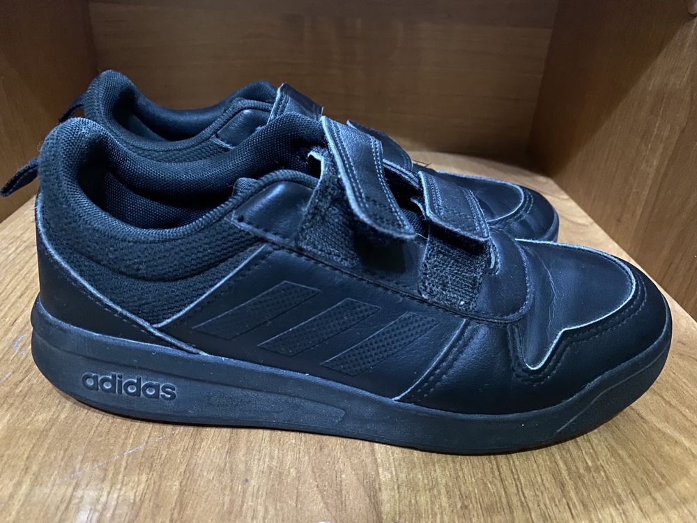 Продам кросовки adidas (оригинал ) 35 размер