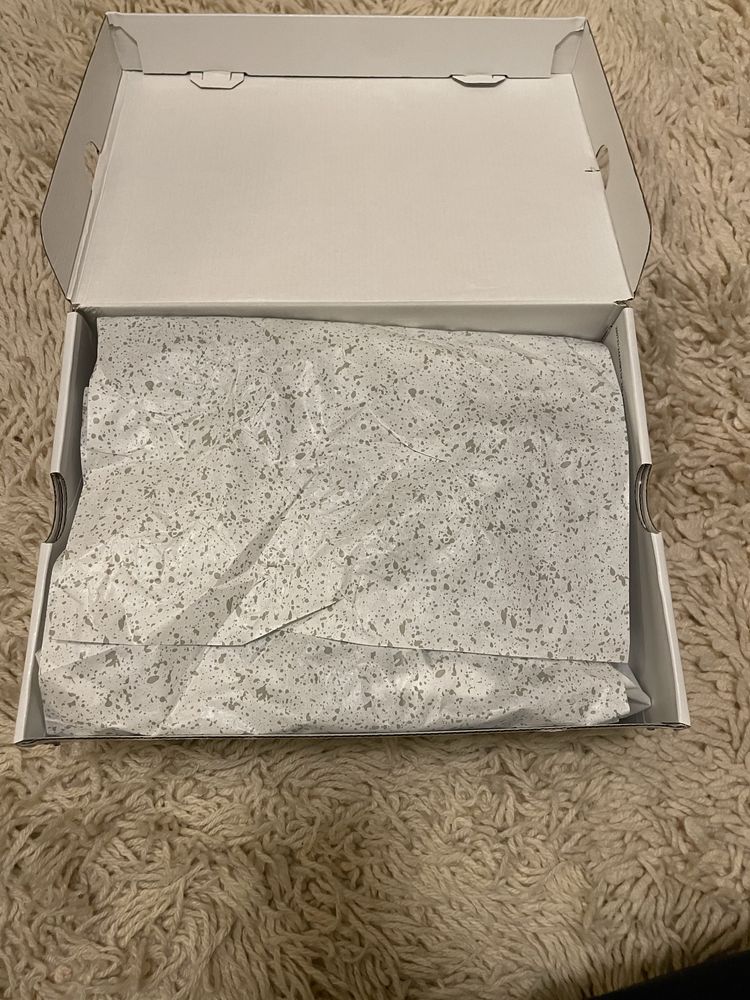 Jordan 4 white thunder