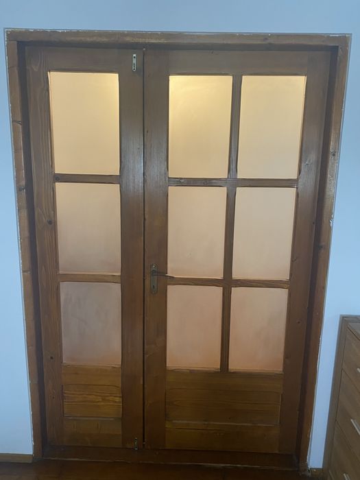 Usa din lemn de brad intr o stare f buna