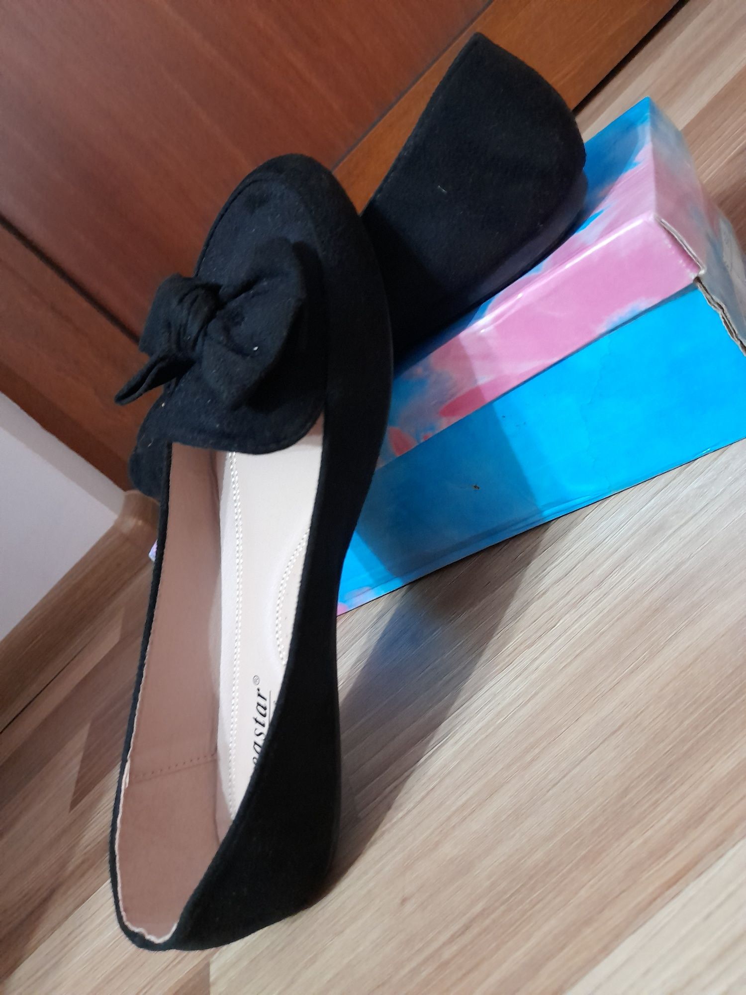 Дамски обувки с панделка