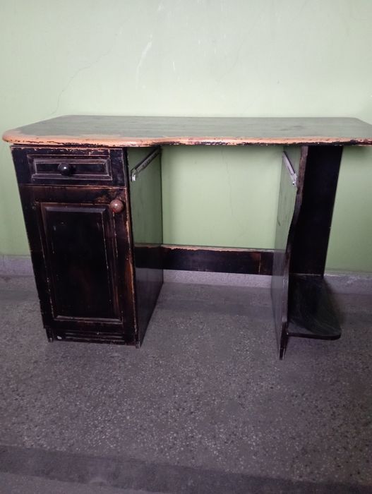 Масивно бюро от чам