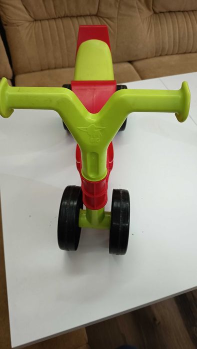 Bicicleta copii fara pedale folosita o data în casa