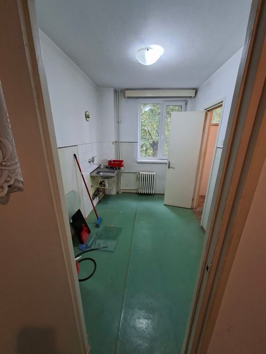 Vând apartament zona Rogerius