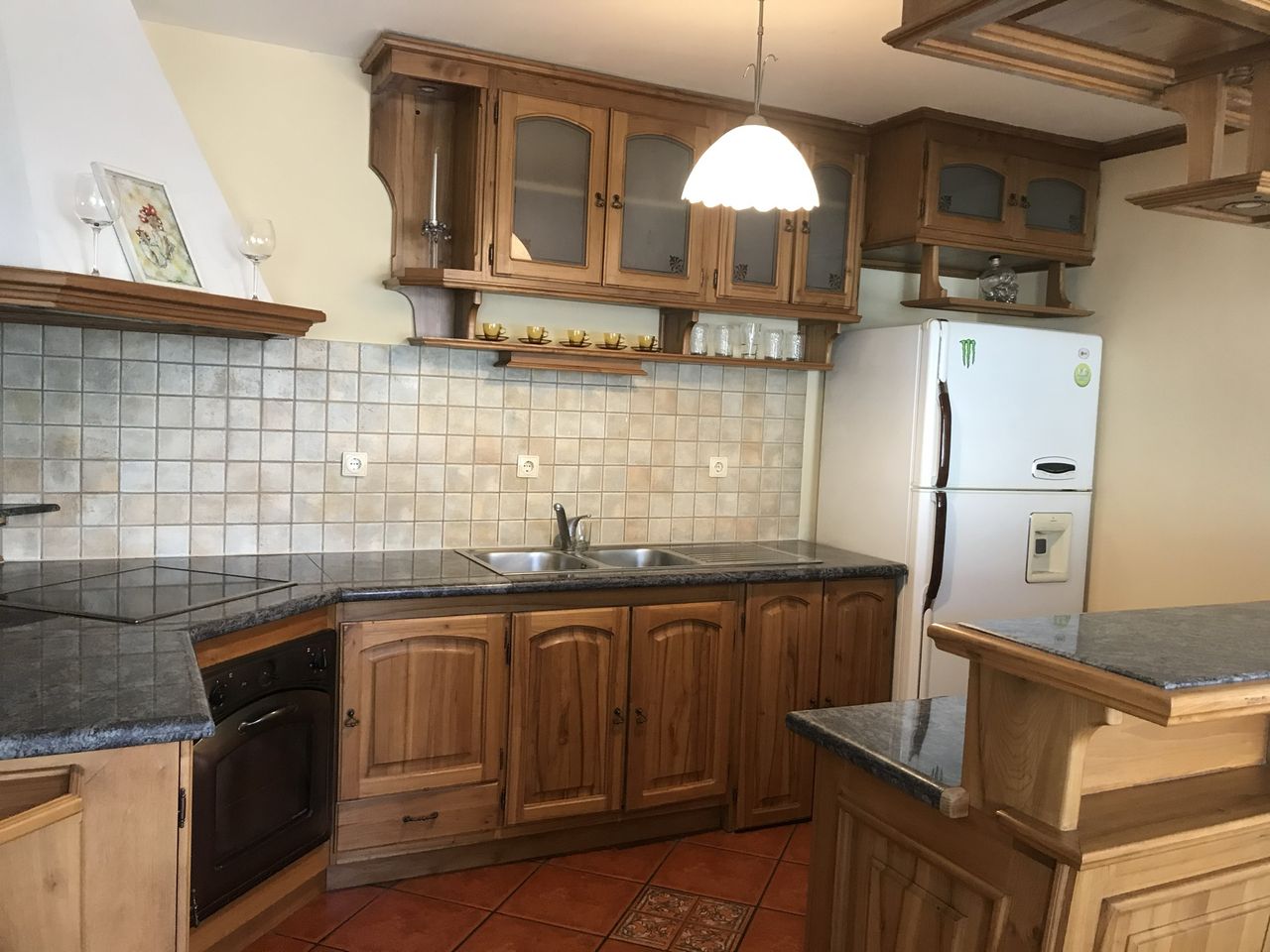 Дава се под наем Тристаен апартамент в Варна, Червен площад - 115 кв.м за 816 € - Снимка #3
