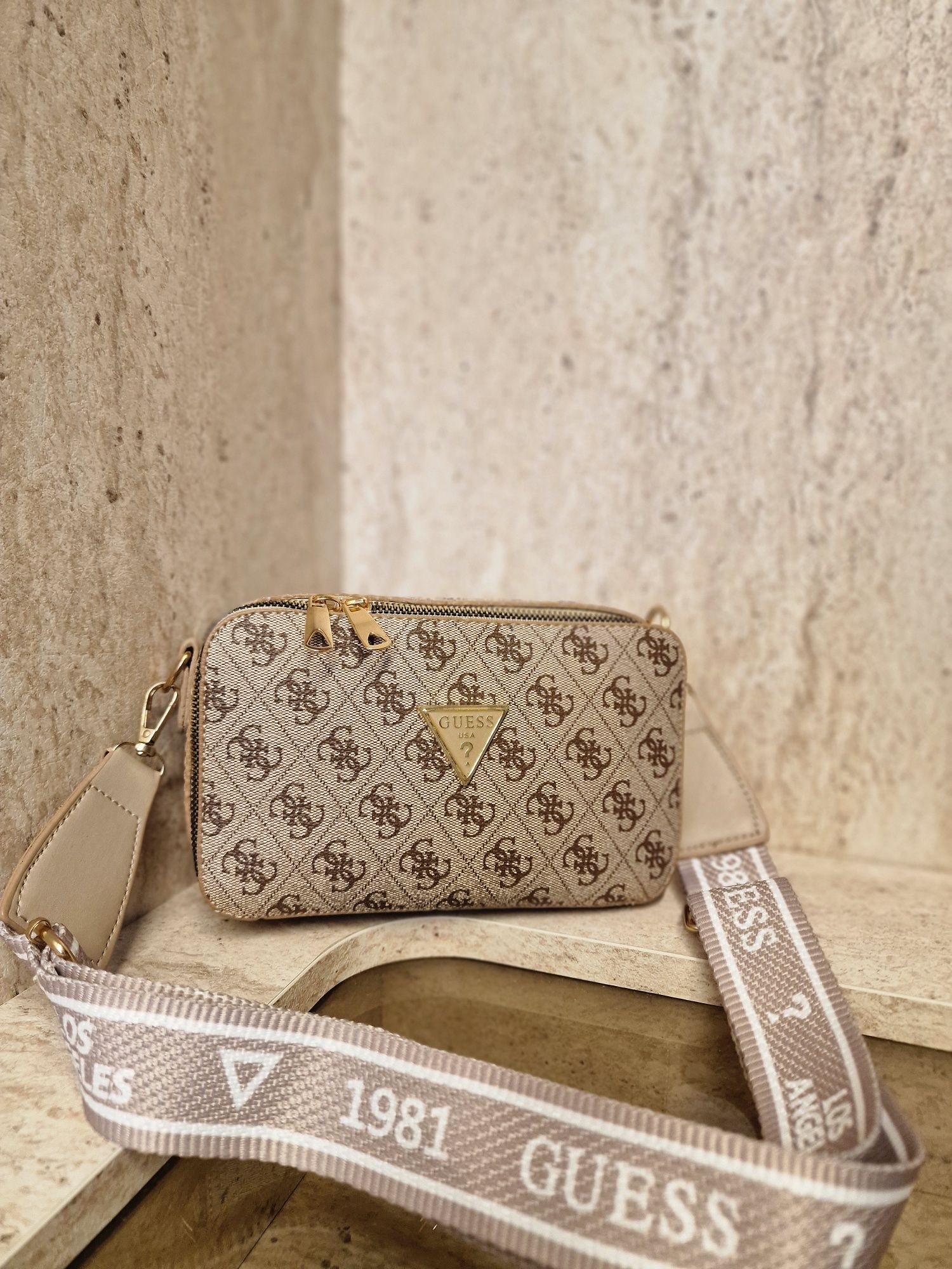 НОВО ! Дамска чанта Guess USA