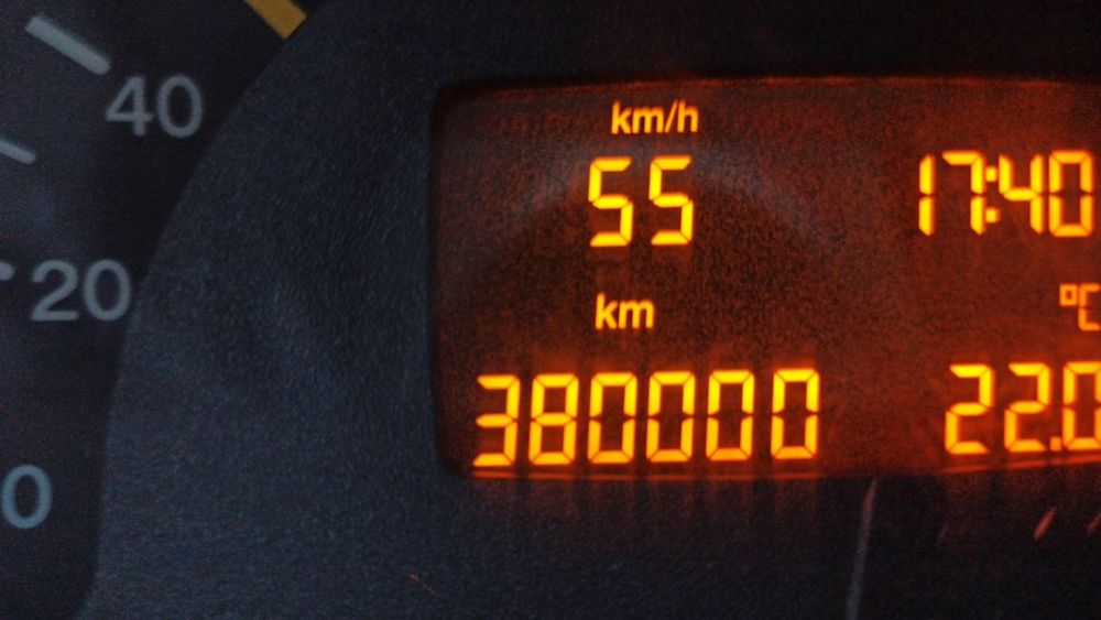 Srochna sotiladi mersedes benz vito long