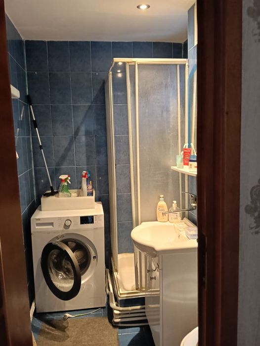 Închiriere apartament cu 3 camere, semideecomandat