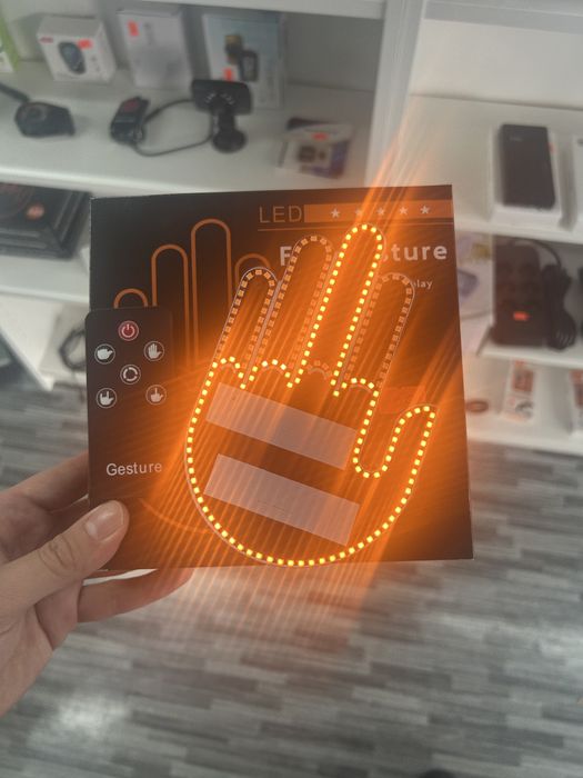 Semnalizator LED tip mână – control prin gesturi, vizibilitate sporită