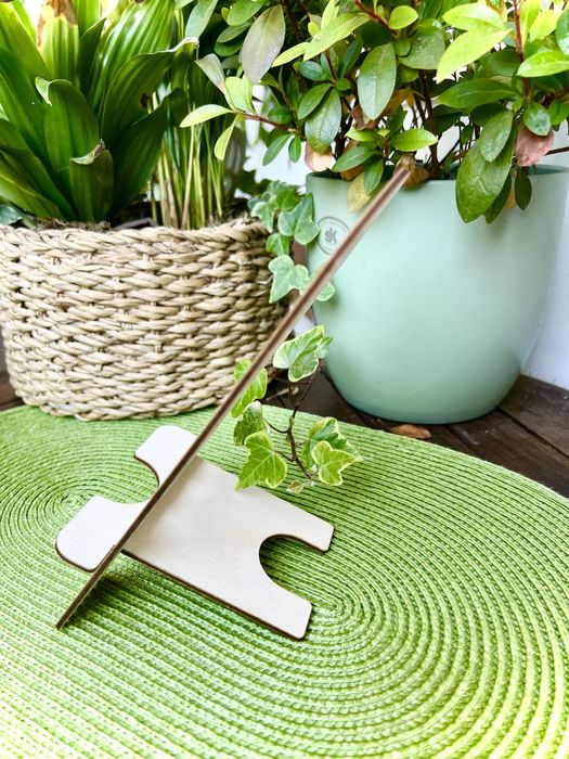 Поставка за телефон от дърво. Универсална! На едро! 1100 броя