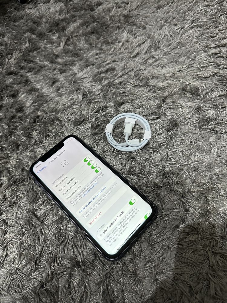 Vand iPhone 11 - 64 GB - In stare buna