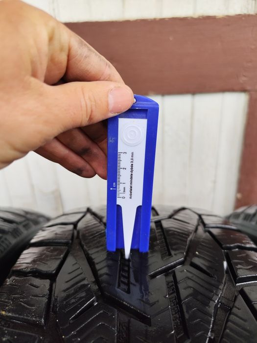 Зимни гуми 225 50 17 4бр. Еднакви